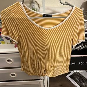 Short sleeve, size medium. Bought from Dillards